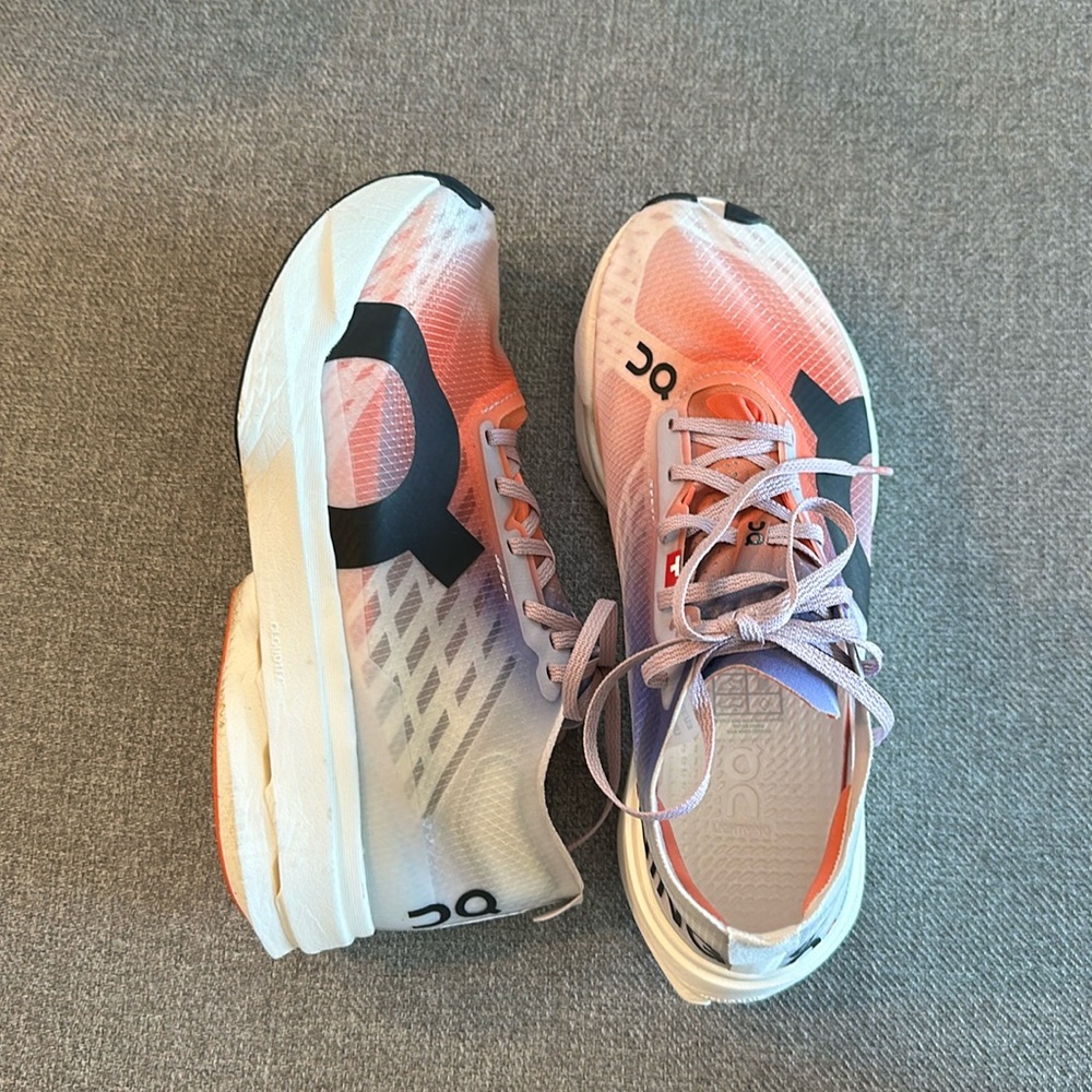 On Running Women’s Cloudboom Strike Size 6.5